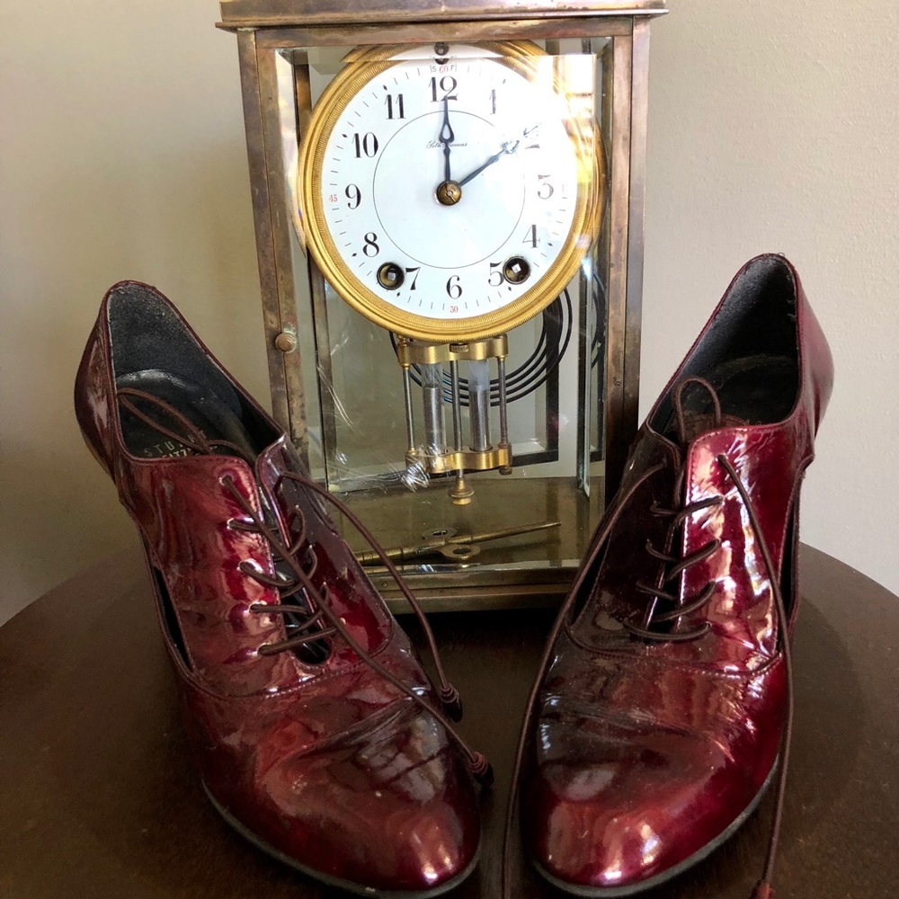 Red cutout OXFORDS
